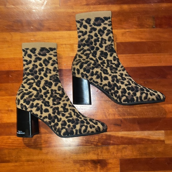 Blondo Sassy Leopard Print Waterproof Sock Booties SZ 8 NWOT - Picture 3 of 5
